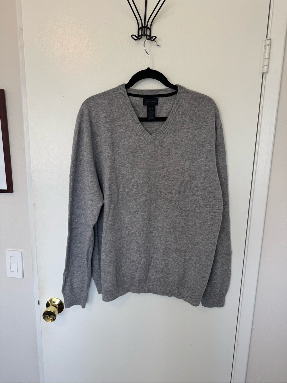 Magaschoni Men's Cashmere Gray V-Neck Sweater